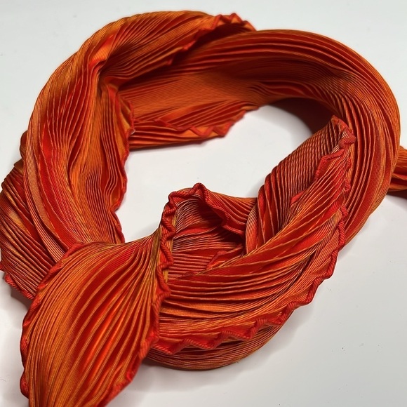 Hermès - Plissé Silk Handkerchie - Silk Orange Pleated Scarf with Box - Unworn - Picture 3 of 8